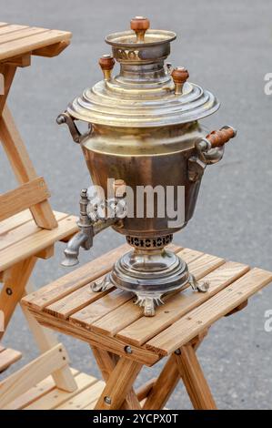 Alte russische traditionelle Objekt für die Teezeremonie - Kupfer Samowar Stockfoto