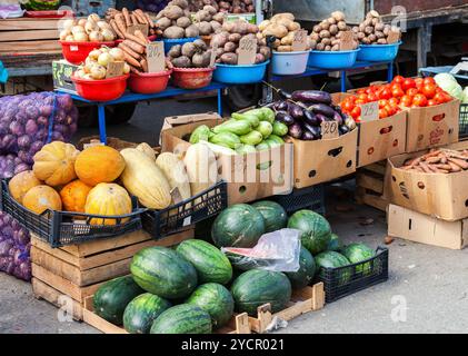 Bereit zum Verkauf auf dem örtlichen Bauernmarkt frisches Gemüse Stockfoto