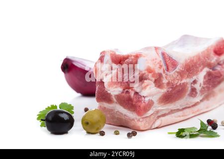 Stück rohes Fleisch mit Dekor von der Seite Stockfoto