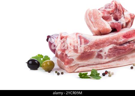 Stück rohes Fleisch mit Dekor von der Seite Stockfoto