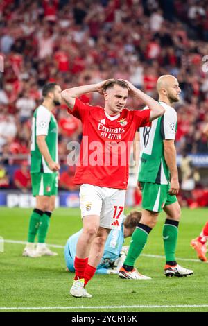 Lisboa, Portugal. Oktober 2024. Kerem Akturkoglu von Benfica reagiert beim Spiel der UEFA Champions League zwischen Benfica und Feyenoord im Estadio Sport Lisboa e Benfica. Endpunktzahl: Benfica 1:3 Feyenoord. (Foto: Nuno Branco/SOPA Images/SIPA USA) Credit: SIPA USA/Alamy Live News Stockfoto