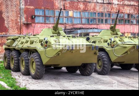 Russische Armee BTR-80 gepanzerte Radfahrzeuge Mannschaftswagen Stockfoto