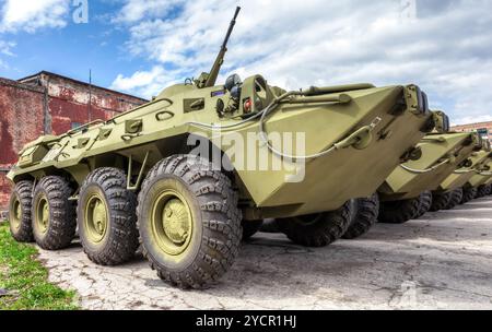 Russische Armee BTR-80 gepanzerte Radfahrzeuge Mannschaftswagen Stockfoto