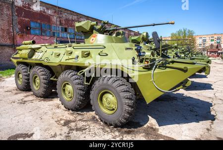 Russische Armee BTR-82 gepanzerte Radfahrzeuge Mannschaftswagen Stockfoto