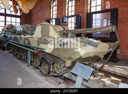 Nona-S 120mm selbstfahrende Mörtel Träger auf Chassis verfolgt Schützenpanzer Stockfoto