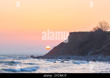 Sonnenaufgang am Brodtener Steilufer an der Ostsee, Schleswig-Holstein, Deutschland Stockfoto