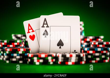 Chips und zwei Asse Stockfoto