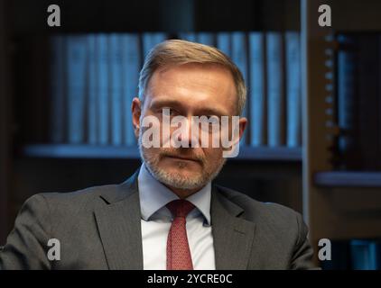 Washington, USA. Oktober 2024. Christian Lindner (FDP), Bundesfinanzminister, spricht während eines Fireside Chats an der Georgetown University. Quelle: Soeren Stache/dpa/Alamy Live News Stockfoto