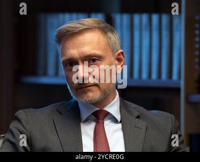 Washington, USA. Oktober 2024. Christian Lindner (FDP), Bundesfinanzminister, spricht während eines Fireside Chats an der Georgetown University. Quelle: Soeren Stache/dpa/Alamy Live News Stockfoto