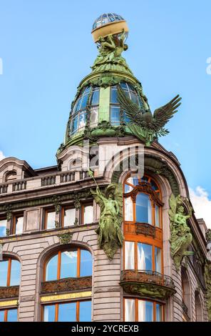Glaskuppel des berühmten Zinger-Hauses auf dem Newski-Prospekt in Sankt Petersburg Stockfoto