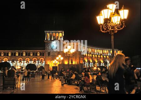 Regierungsgebäude am Platz der Republik bei Nacht, Jerewan, Armenien, Eurasien Stockfoto