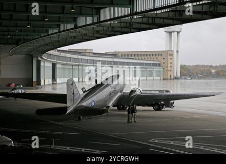 Flugzeug am Flughafen Tempelhof, 1 Tag vor der Schließung des Flugbetriebs, Berlin, 29. Oktober 2008, Berlin, Berlin, Deutschland, Europa Stockfoto