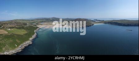 Eine Panorama-Luftaufnahme des Barley Cove Beach auf der Halbinsel Mizen in West Cork in Irland Stockfoto