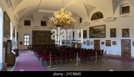 Bojnice, Slowakei, 26. September 2022: Blick auf die Hunyadi Halle im historischen Schloss Bojnice in der Slowakei, Europa Stockfoto