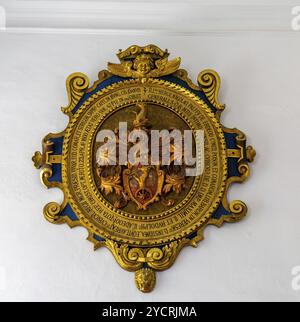 Bojnice, Slowakei, 26. September 2022: Wappen und Familiensiegel der Familie Palffy an der Mauer im Schloss bojnice, Europa Stockfoto