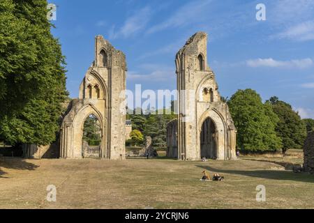 Glastonbury, Vereinigtes Königreich, 1. September 2022: Blick auf die Ruinen des Crossing in der Glastonbury Abbey, Europa Stockfoto