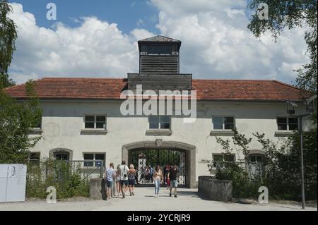 03.06.2017, Dachau, Bayern, Deutschland, Europa, das Torhaus mit dem Eingang zum ehemaligen Konzentrationslager Dachau. Dachau war das erste Concent Stockfoto