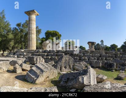 Olympia, Griechenland - 11. November 2022: Blick auf die Ruinen des Zeus-Tempels im antiken Olympia Stockfoto