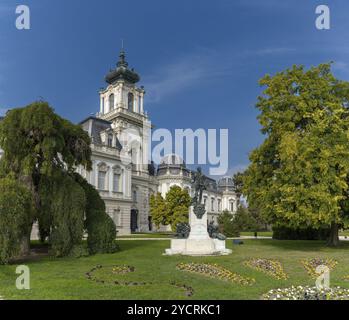 Keszthely, Ungarn, 10. Oktober 2022: Blick auf den Festetikpalast in Keszthely, Europa Stockfoto