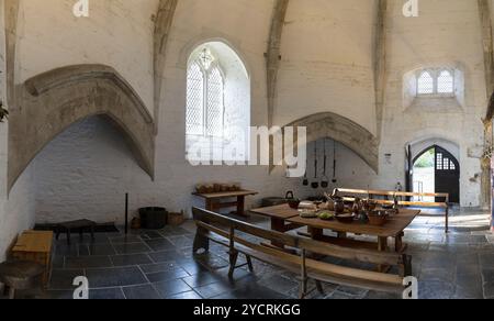 Glastonbury, Vereinigtes Königreich, 1. September 2022: Innenansicht der Abbot's Kitchen in Glastonbury Abbey, Europa Stockfoto