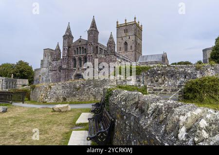 St. Davids, Großbritannien, 28. August 2022: Blick auf die St. Davids Cathedral in Pembrokeshire, Europa Stockfoto