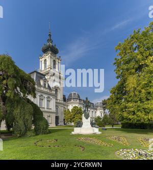 Keszthely, Ungarn, 10. Oktober 2022: Blick auf den Festetikpalast in Keszthely, Europa Stockfoto