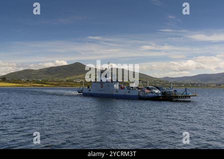 Renard Point, Irland, 8. August 2022: Blick auf die Überfahrt der Valentia Island Ferry von Renard Point nach Knight's Town im County Kerry im Westen Irelans Stockfoto