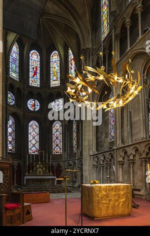 Dijon, Frankreich, 14. September 2022: Nahaufnahme des Hauptaltars in der Kirche Notre-Dame von Dijon, Europa Stockfoto