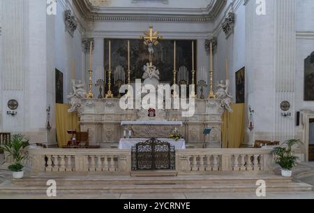 Lecce, Italien, 30. November 2023: Blick auf den Altar in der Kirche Saint Irene im alten Stadtzentrum von Lecce, Europa Stockfoto