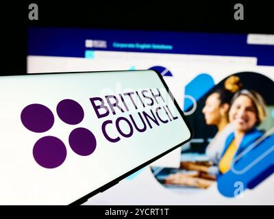 Deutschland. Juni 2024. In dieser Abbildung ist ein Smartphone mit dem Logo der Kultur- und Bildungsorganisation British Council vor der Website zu sehen. (Credit Image: © Timon Schneider/SOPA Images via ZUMA Press Wire) NUR REDAKTIONELLE VERWENDUNG! Nicht für kommerzielle ZWECKE! Stockfoto