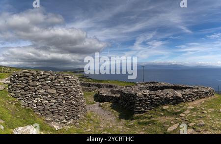 Fahan, Irland, 5. August 2022: Blick auf die Bienenhütten von Fahan auf der Dingle-Halbinsel im County Kerry in West-Irland, Europa Stockfoto