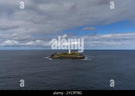 Blick auf den Godrevy Leuchtturm in der Nähe von Gwihian in der Bucht von St. Ives Stockfoto