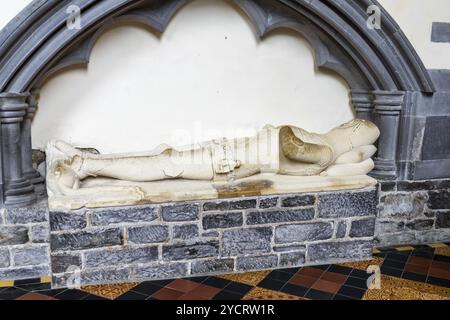 St. Davids, Großbritannien, 28. August 2022: Nahaufnahme des Rittergrabes in der historischen St. Davids Kathedrale in Pembrokeshire, Europa Stockfoto