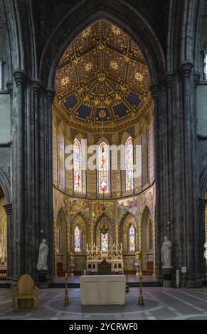 Kilkenny, Irland, 17. August 2022: Blick auf das Hauptschiff und den Altar der St. Mary's Cathedral in Kilkenny, Europa Stockfoto