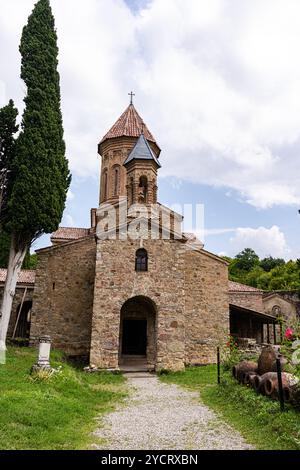 Kirche im modernen Ikalto Kloster Aktion auf dem Gebiet der mittelalterlichen Ikalto Akademie, Bildungszentrum der Kaukasus Region im Mittelalter Stockfoto