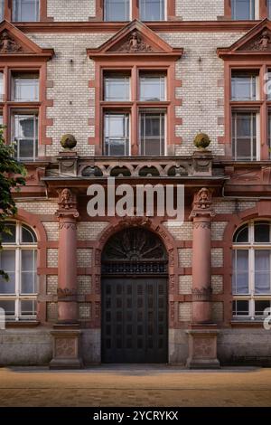 Ehemaliges Postgebäude in der Schweriner Altstadt, Mecklenburg-Vorpommern, Deutschland, Europa Stockfoto