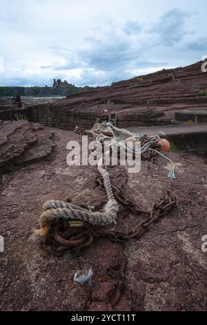 Blick auf Tantallon Castle bei Ebbe, vom Seacliff Harbour, North Berwick, East Lothian, Schottland, Vereinigtes Königreich Stockfoto
