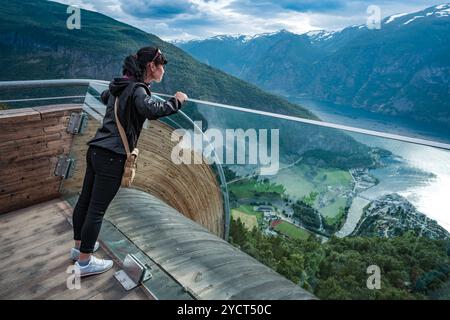 Stegastein Aussichtspunkt wunderschöne Natur Norwegen Aussichtsplattform. Stockfoto