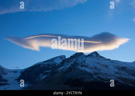 Bewölkte Stimmung in den Rocky Mountains, Jasper National Park, Alberta, Kanada Stockfoto