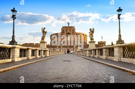 Brücke zum Schloss des Heiligen Engels in Rom, Italien Stockfoto