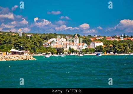 Dorf an der Küste von Sveti Filip I Jakov Blick, Dalmatien, Kroatien Stockfoto