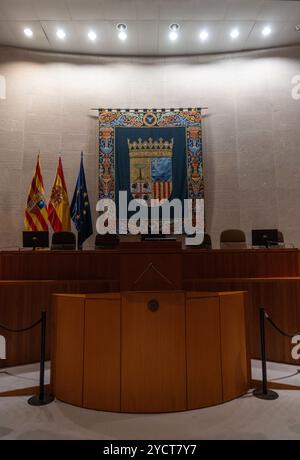 Der Aljafería-Palast ist ein befestigter mittelalterlicher Palast, der in der zweiten Hälfte des 11. Jahrhunderts in der Taifa von Saragossa in Al-Andalus errichtet wurde Stockfoto