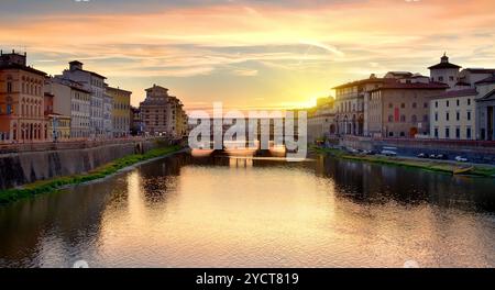 Ponte Vecchio bei Sonnenaufgang Stockfoto