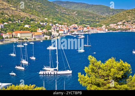 Insel Vis Yachting Blick Stockfoto