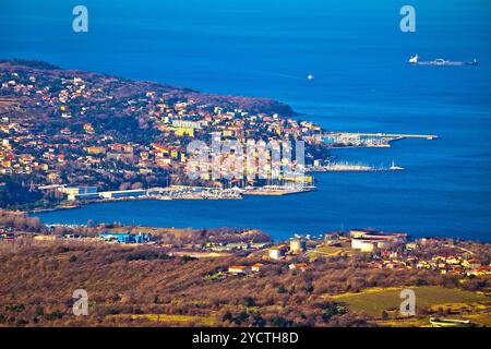 Kopar und Izola Küstenstädte anzeigen Stockfoto