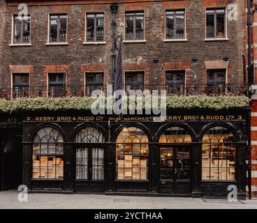 Berry Bros & Rudd Ltd, Weinhändler, St. James's Street, London, England. UK Stockfoto