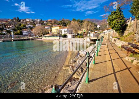 Ika Dorf und Lungomare Promenade anzeigen Stockfoto