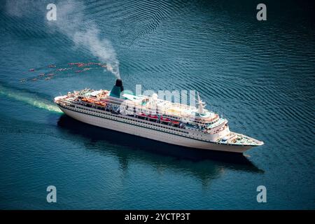 Kreuzfahrtschiffe auf dem Geirangerfjord, Norwegen Stockfoto