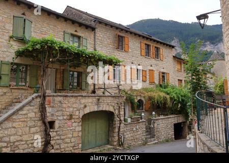 Schöne Straßen des Dorfes Sainte-Enimie, Gorges du Tarn in Frankreich, Europa Stockfoto