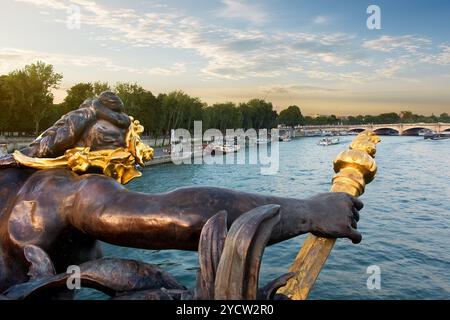 Nymphe auf Alexandre III Brücke Stockfoto